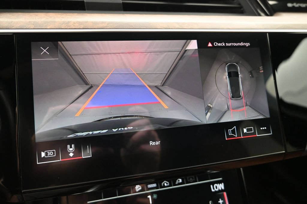 Used 2022 Audi e-tron Premium w/ Convenience Plus Package AWD/4WD image 18