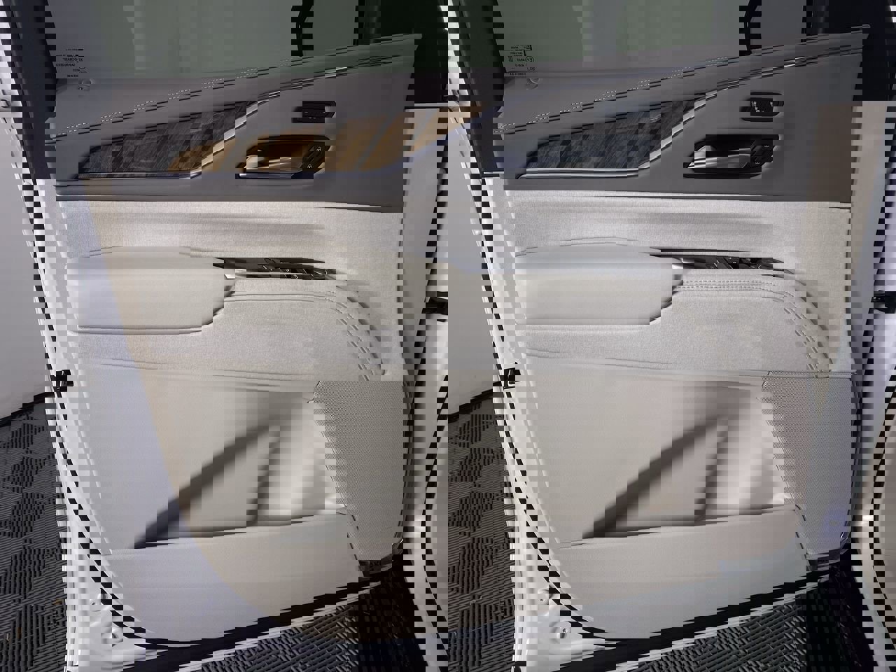 Certified 2023 Cadillac Escalade ESV Premium Luxury Platinum image 13