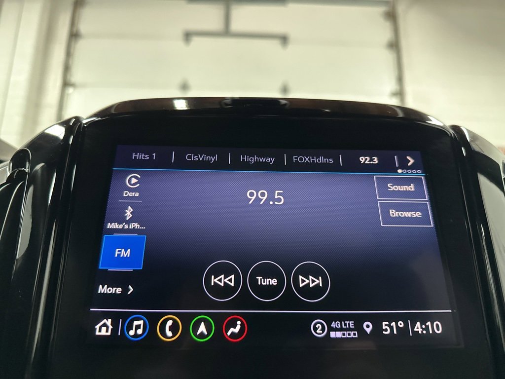 Used 2023 Chevrolet Traverse RS image 31