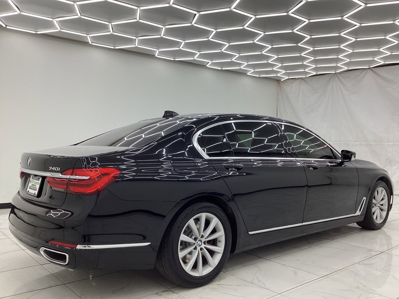 Used 2019 BMW 740i xDrive image 12