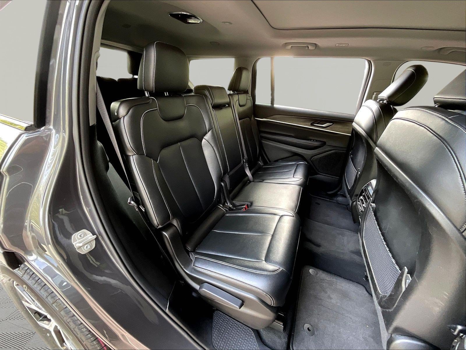 Used 2024 Jeep Grand Cherokee L Limited AWD/4WD image 24