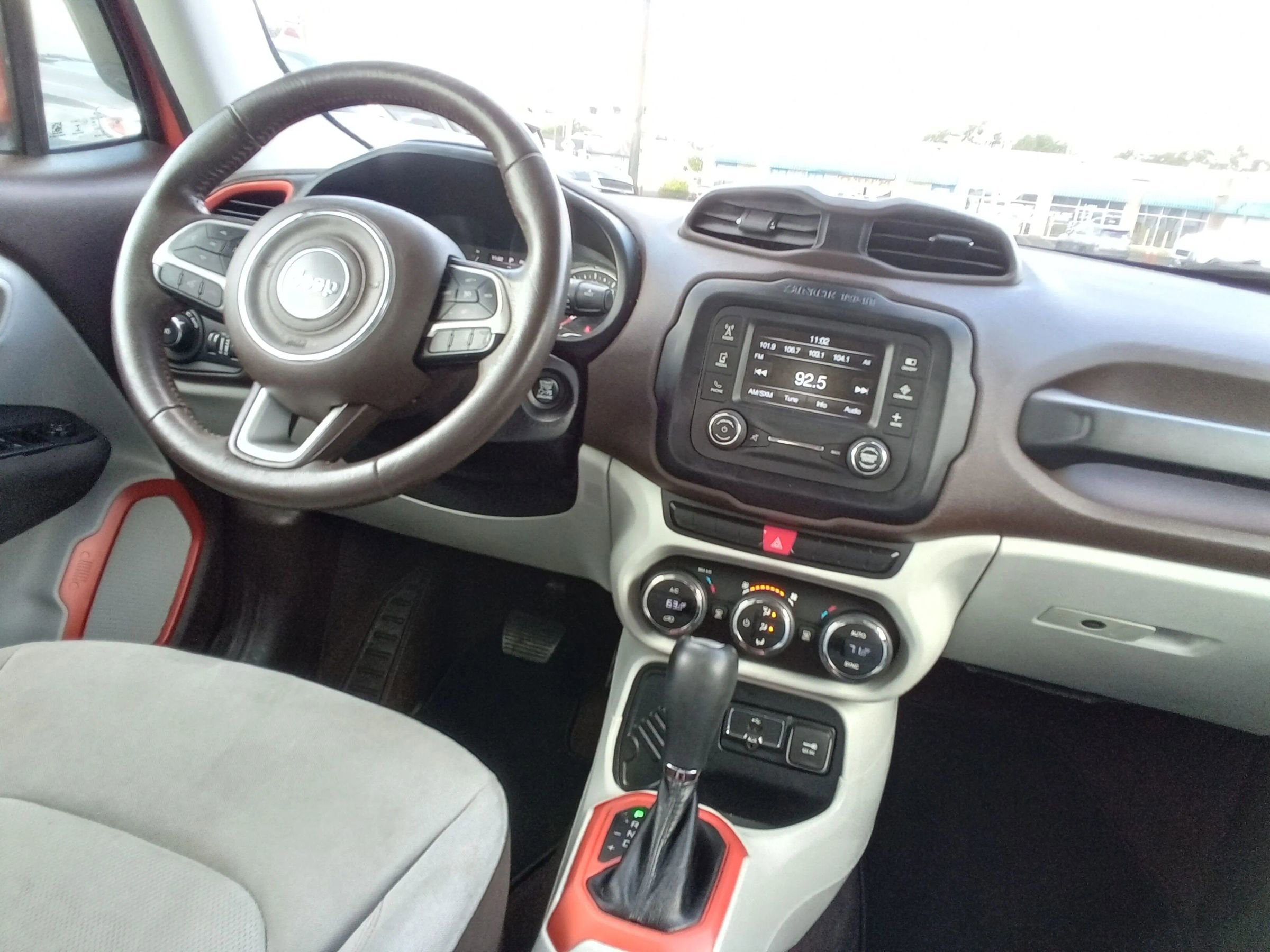 Used 2015 Jeep Renegade Latitude w/ Popular Equipment Group FWD image 15