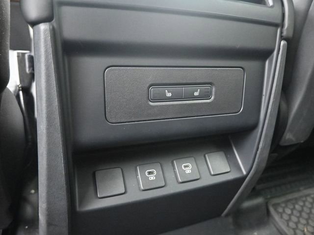 Used 2024 Land Rover Defender 110 X-Dynamic SE image 13