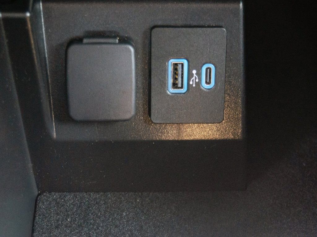 Used 2023 Ford Explorer Limited image 24