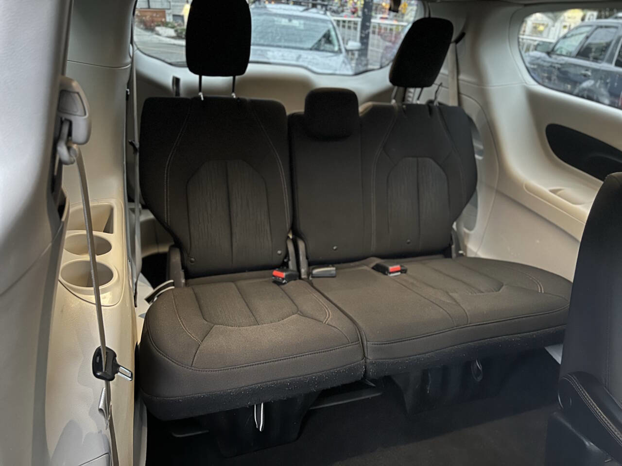 Used 2017 Chrysler Pacifica Touring image 31