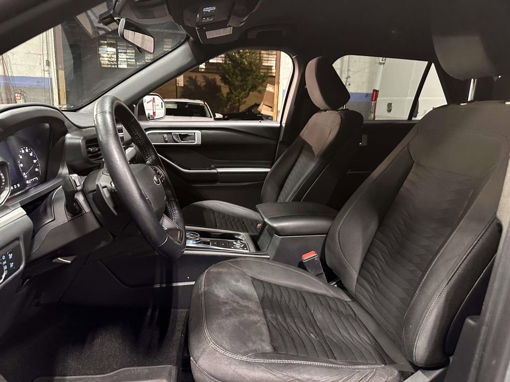 Used 2020 Ford Explorer XLT w/ Comfort Package AWD/4WD image 15