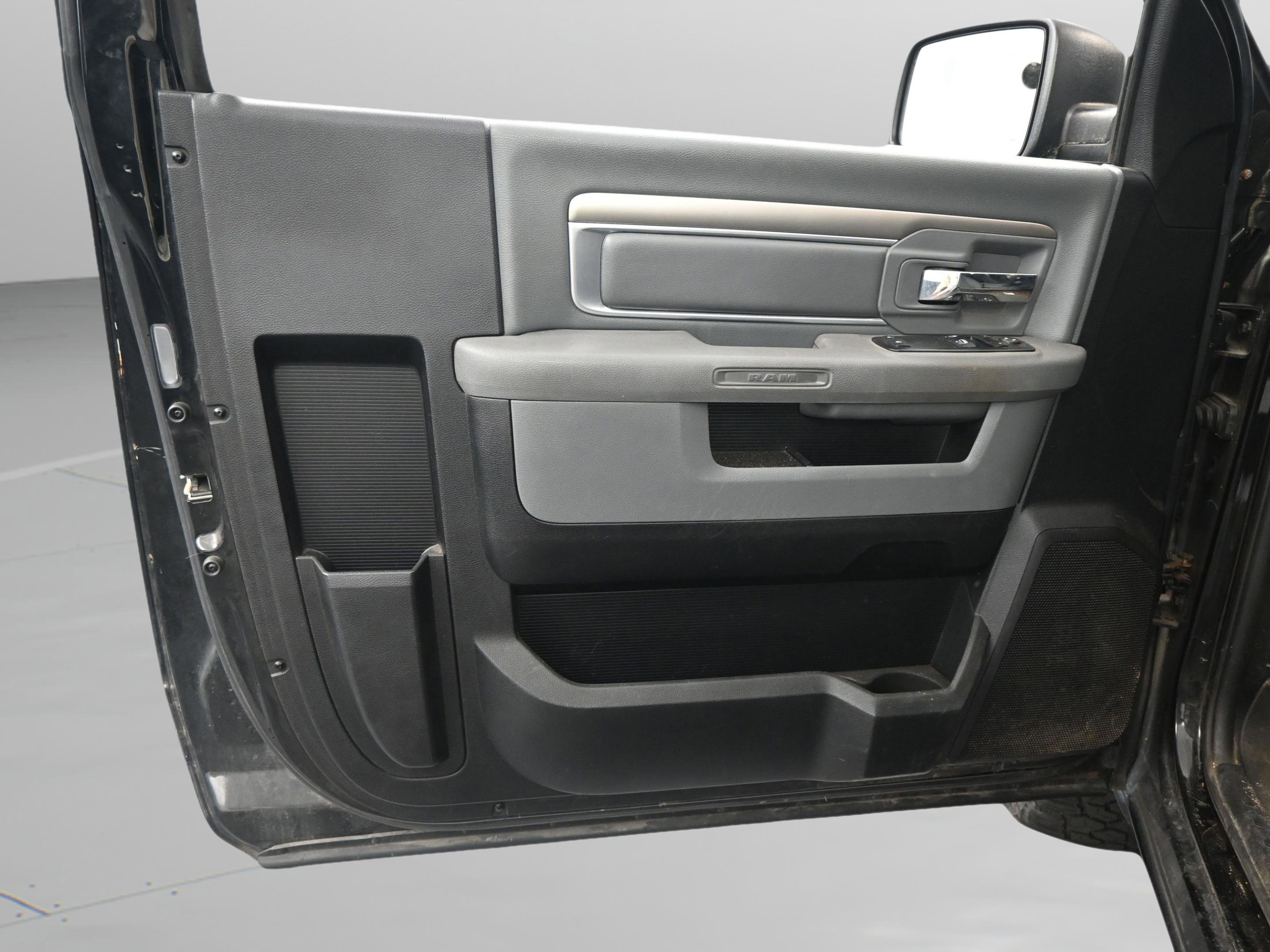 Used 2014 RAM 1500 Express image 31