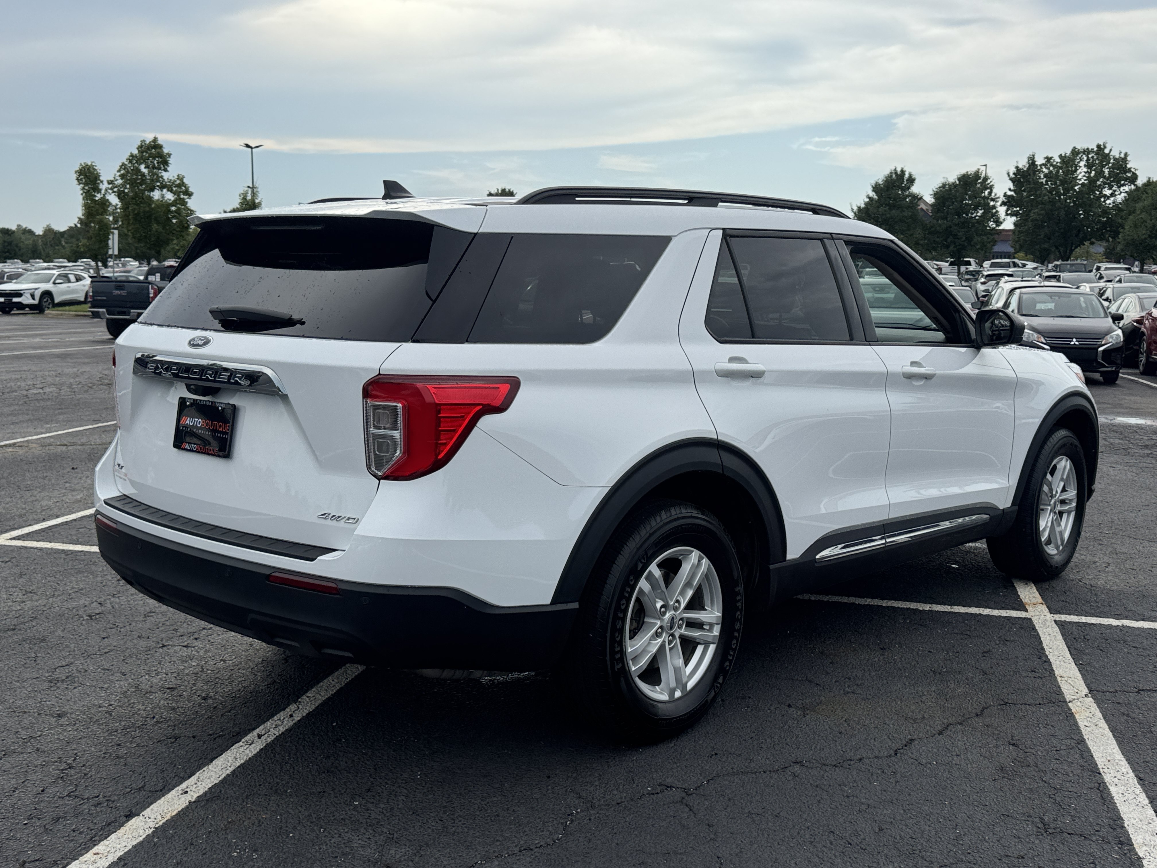 Used 2023 Ford Explorer XLT AWD/4WD image 13