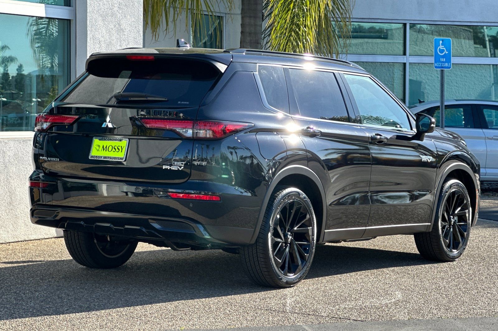 New 2025 Mitsubishi Outlander SEL image 4