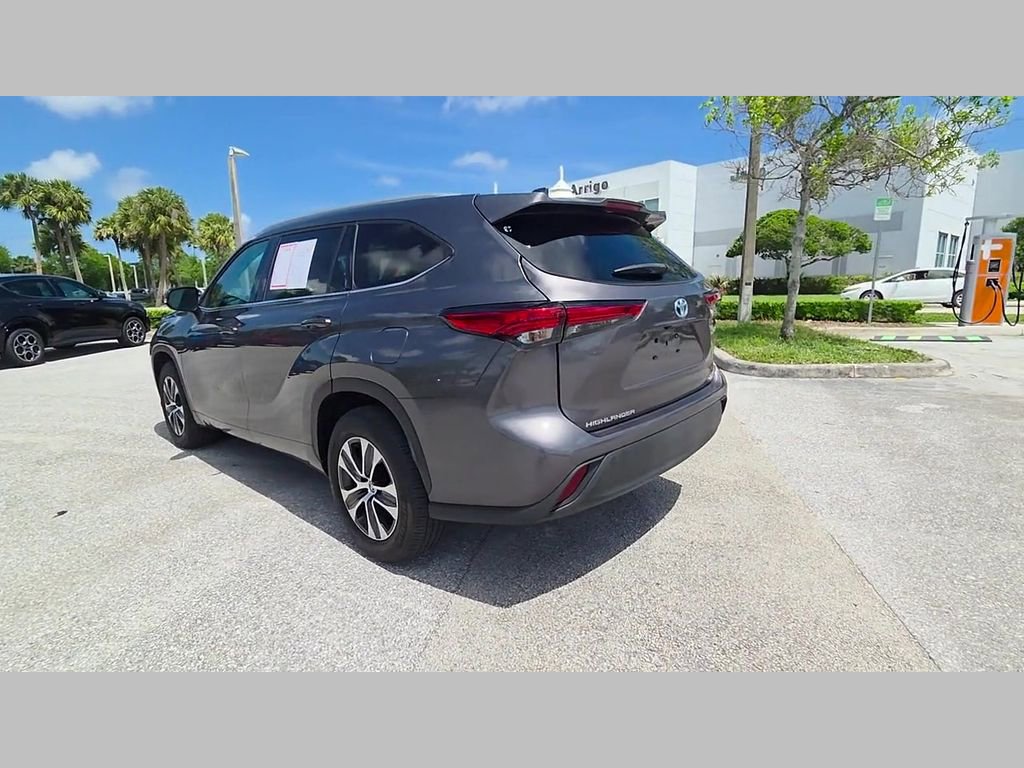 Used 2022 Toyota Highlander XLE image 45