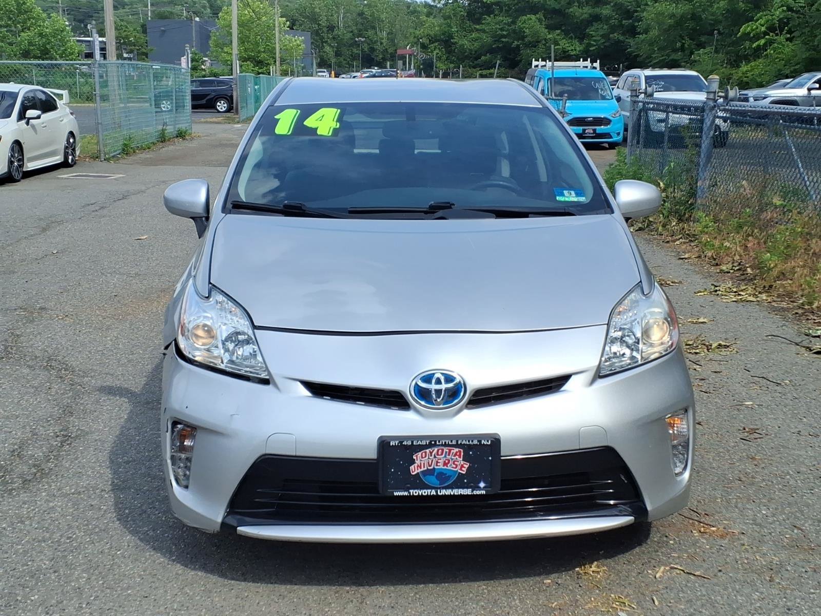 Used 2014 Toyota Prius Four FWD image 2