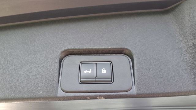 Used 2025 Nissan Rogue SV AWD/4WD image 12