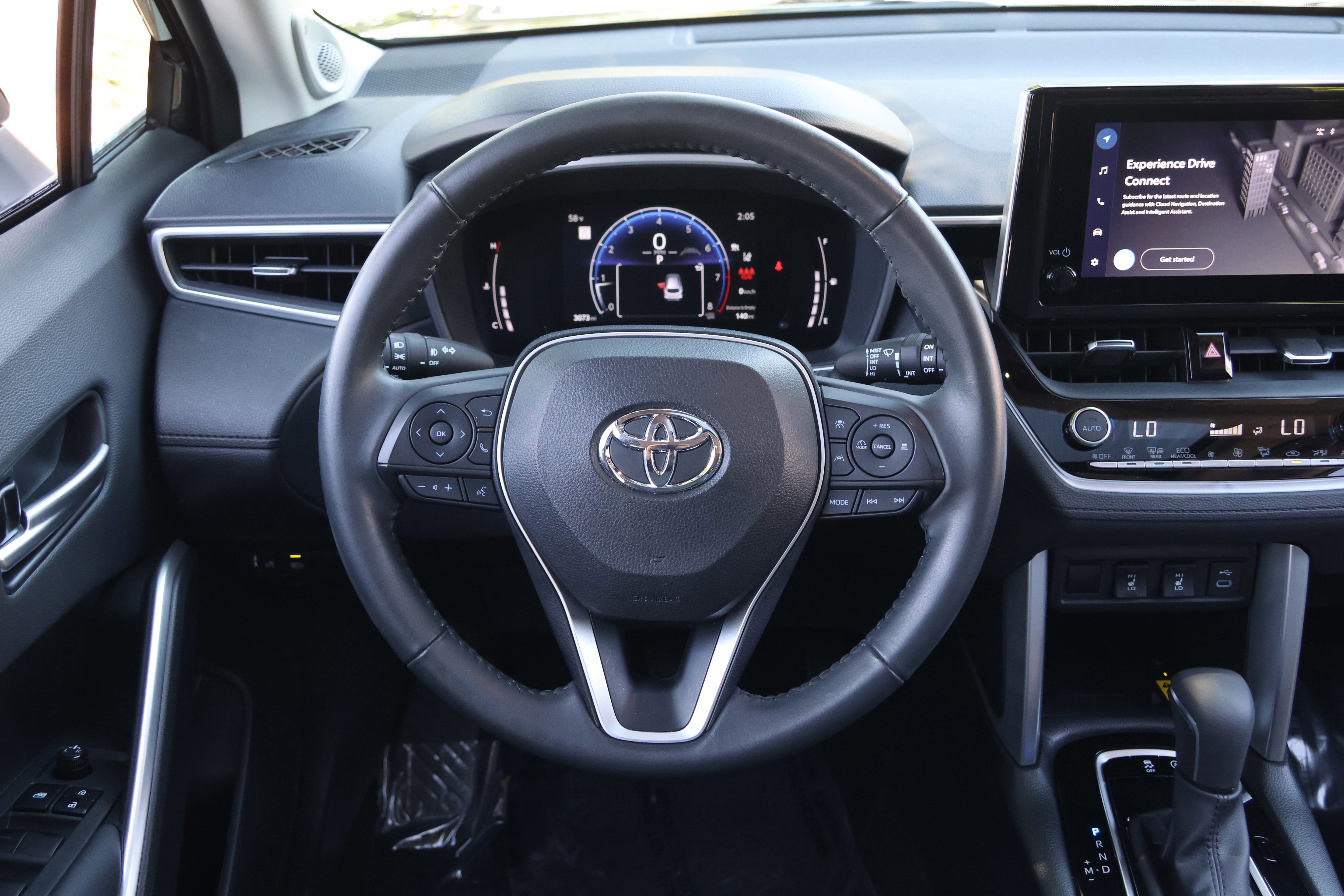 Used 2023 Toyota Corolla Cross XLE w/ Convenience Package AWD/4WD image 17