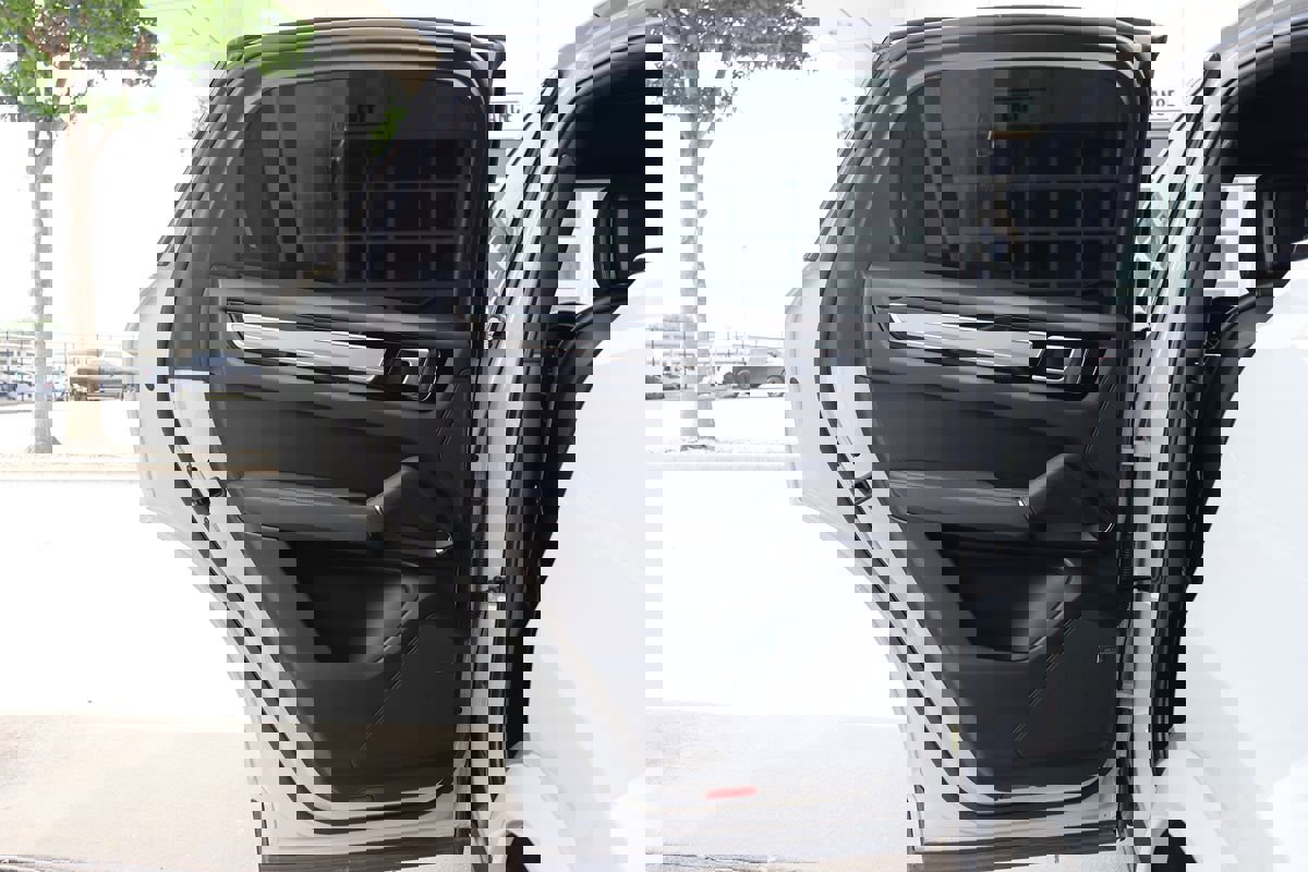 Used 2022 Porsche Cayenne Platinum Edition image 38