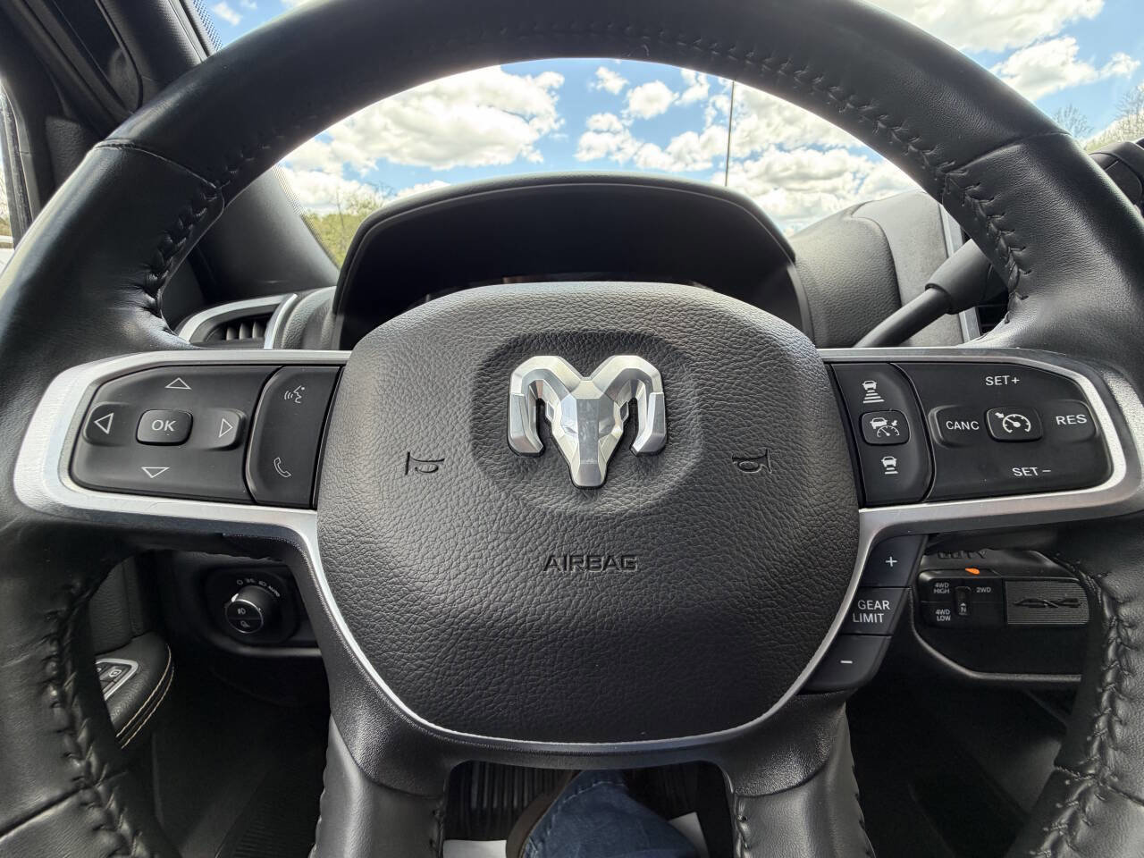 Used 2024 RAM 3500 Big Horn w/ Night Edition AWD/4WD image 22