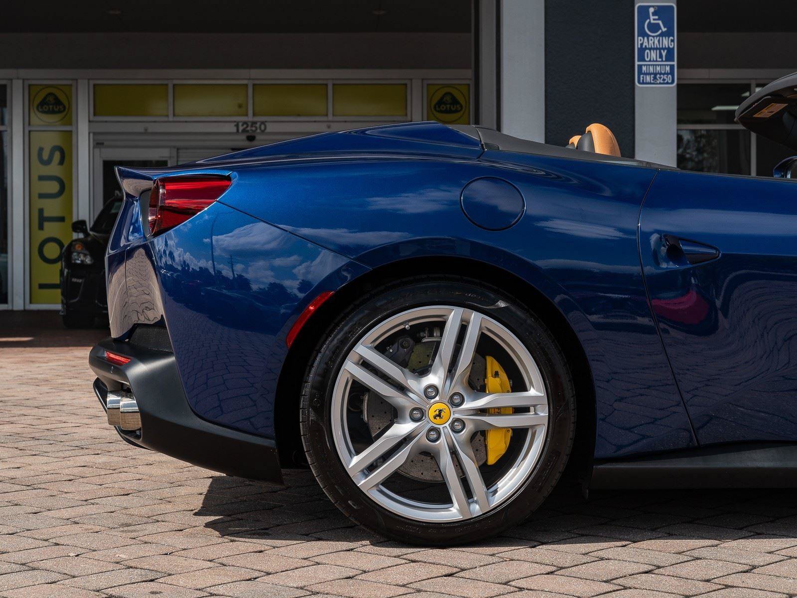 Used 2019 Ferrari Portofino RWD image 22