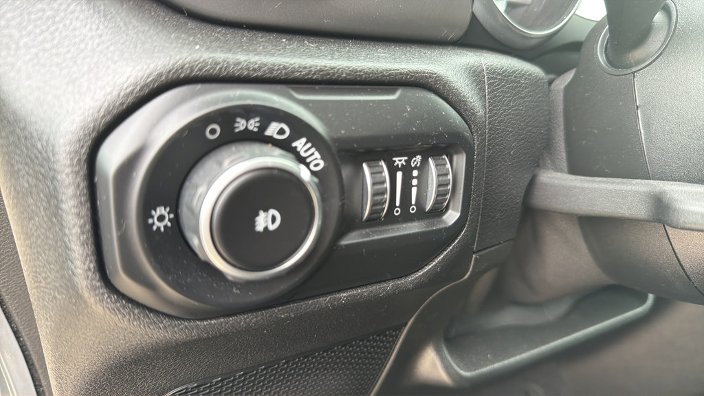 Used 2021 Jeep Wrangler Unlimited Sahara w/ Cold Weather Group AWD/4WD image 24