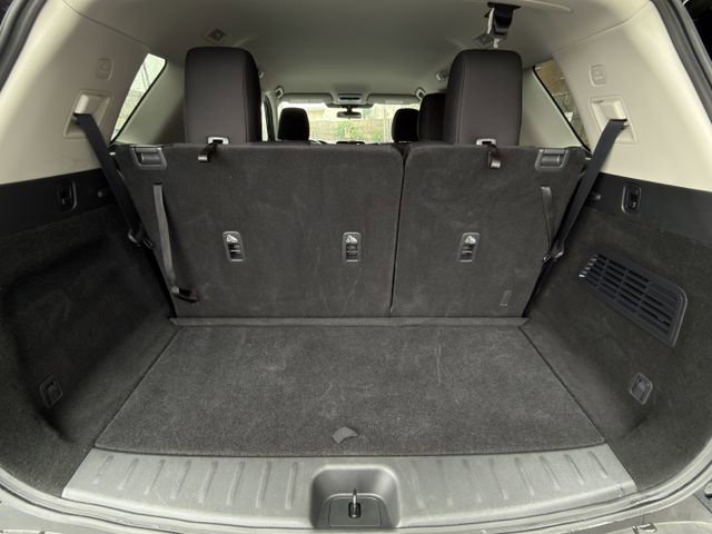 Used 2025 Nissan Pathfinder SV FWD image 27
