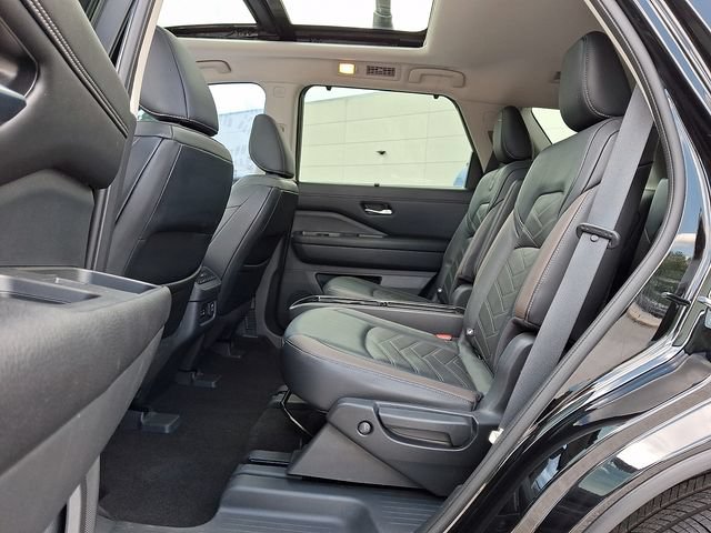 Used 2022 Nissan Pathfinder Platinum w/ Cargo Package AWD/4WD image 13