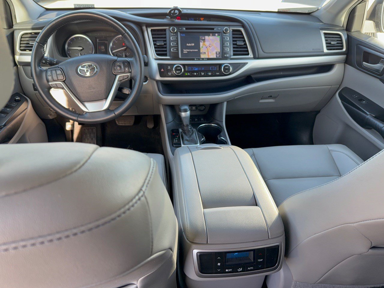 Used 2019 Toyota Highlander XLE AWD/4WD image 17