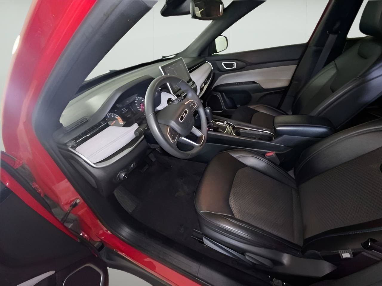Used 2024 Jeep Compass Latitude AWD/4WD image 31