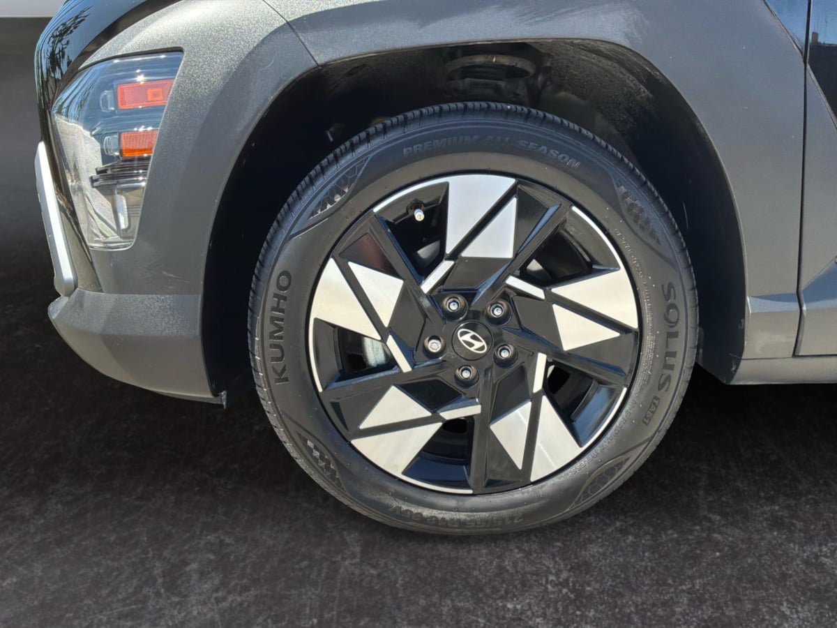 Used 2025 Hyundai Kona SEL FWD image 9