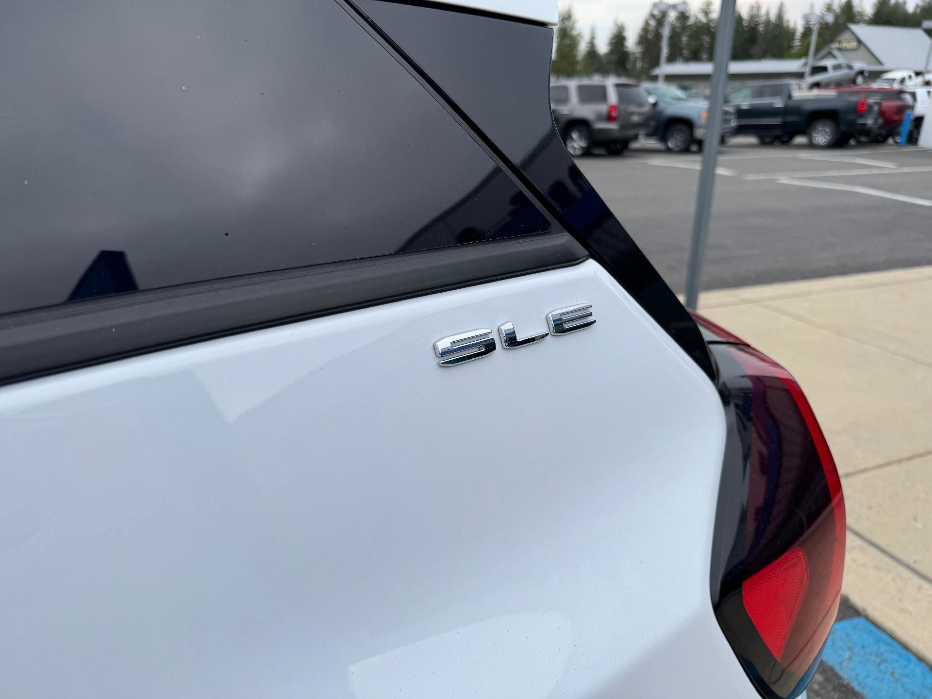 Used 2024 GMC Terrain SLE image 37