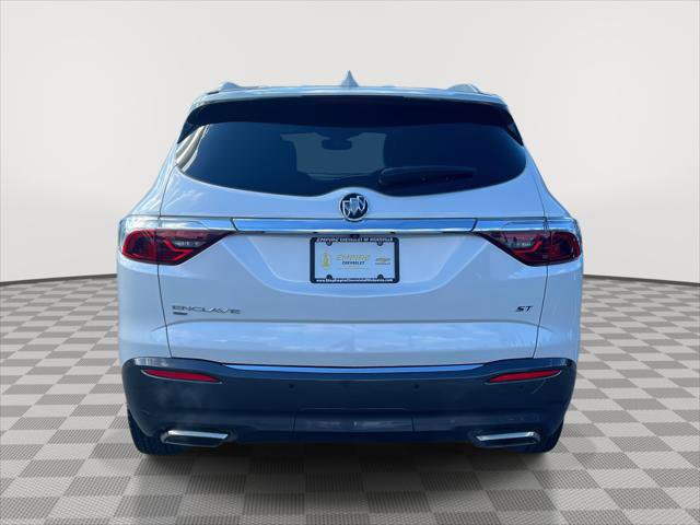 Used 2022 Buick Enclave Essence w/ Sport Touring Edition image 6