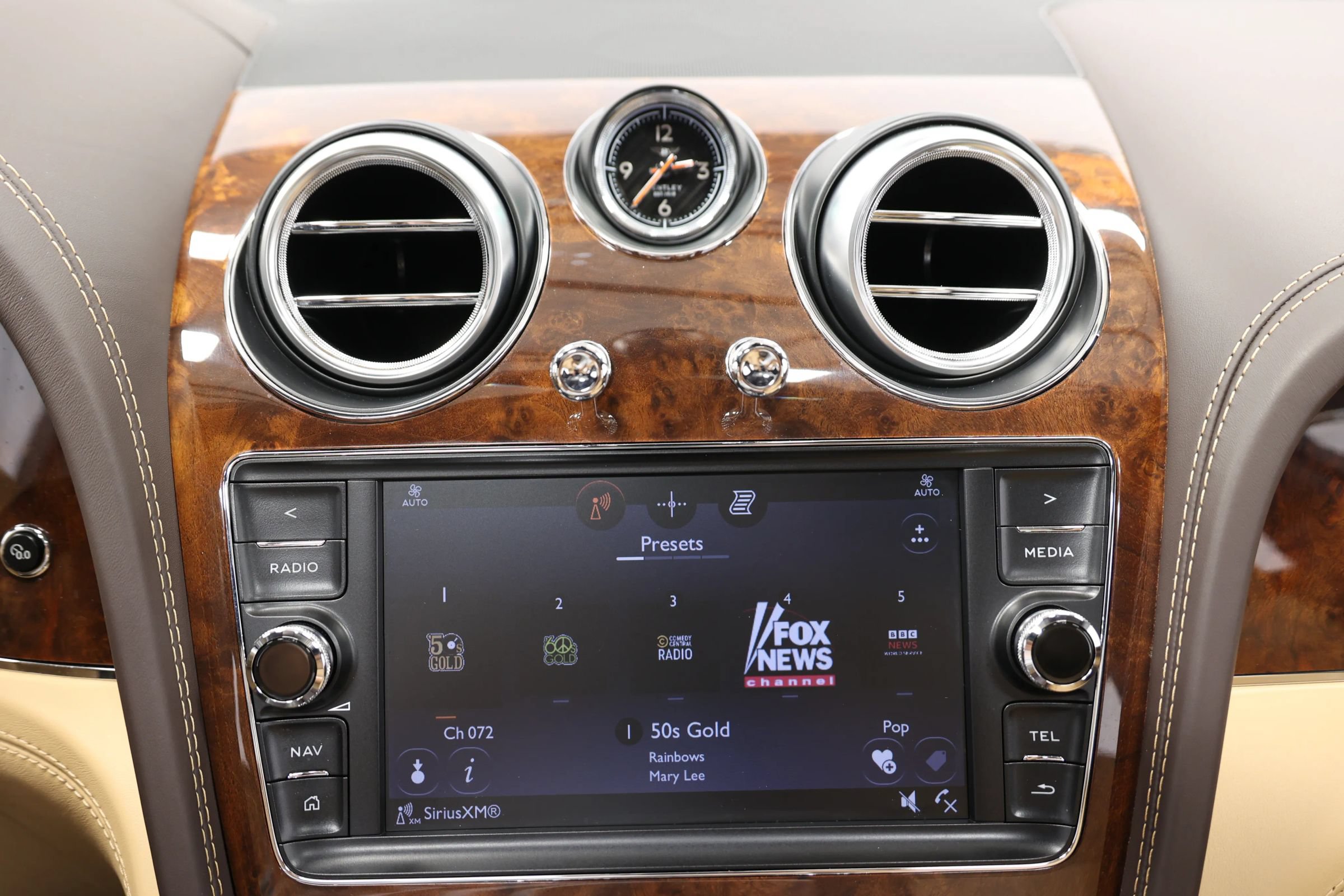 Used 2018 Bentley Bentayga AWD/4WD image 31