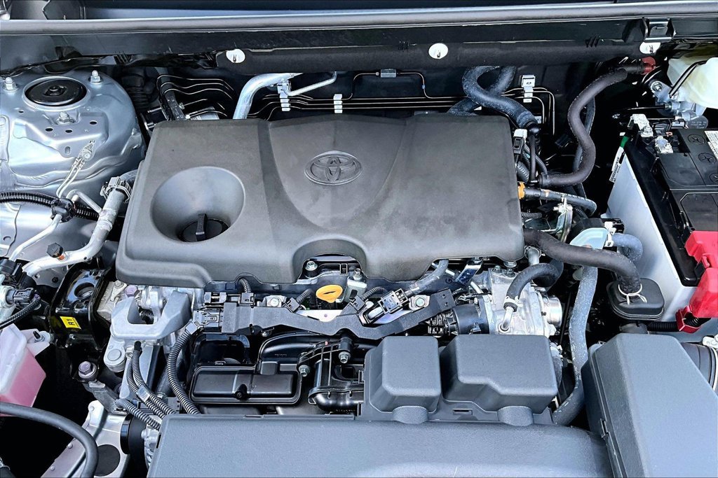 Used 2024 Toyota RAV4 LE AWD/4WD image 31