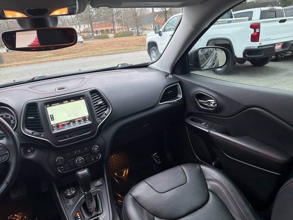 Used 2019 Jeep Cherokee Trailhawk image 11