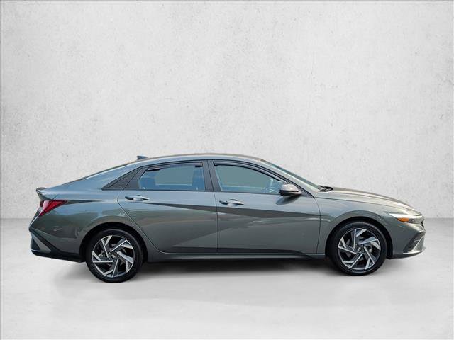 Used 2025 Hyundai Elantra SEL FWD image 4