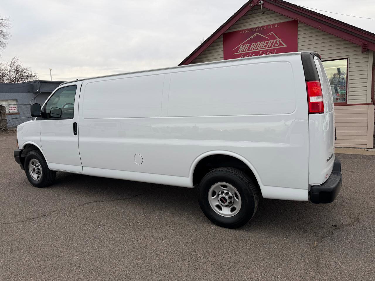 Used 2023 GMC Savana 3500 Extended w/ Driver Convenience Package image 6