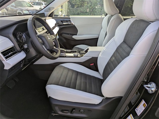 New 2025 Mitsubishi Outlander SE image 14