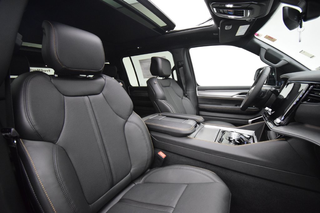 New 2026 Jeep Grand Wagoneer 4WD image 18