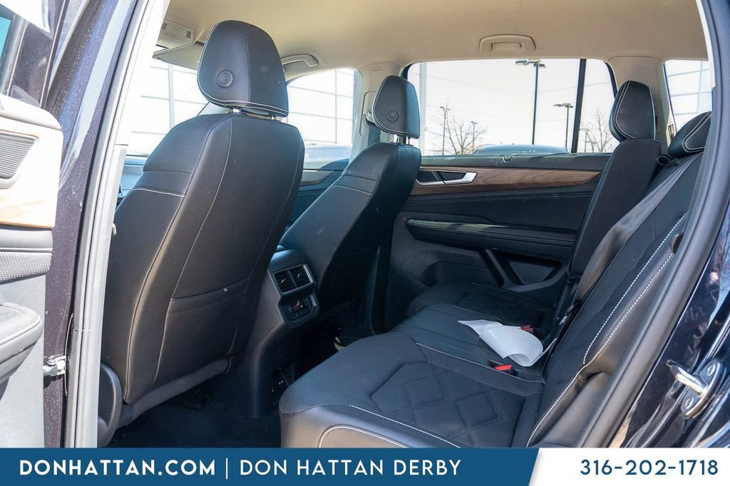 Used 2025 Volkswagen Atlas SE AWD/4WD image 18