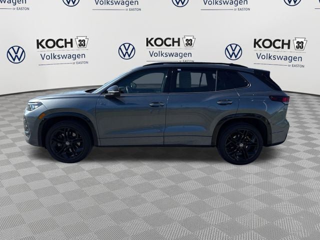 Used 2025 Volkswagen Tiguan SE R-Line AWD/4WD image 4