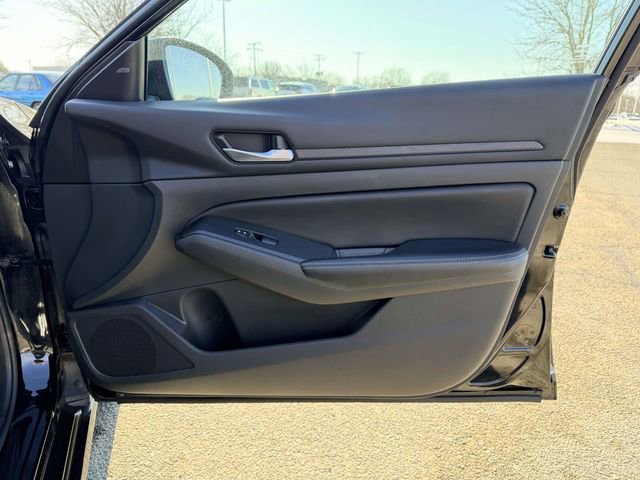 Used 2024 Nissan Altima 2.5 SV image 8