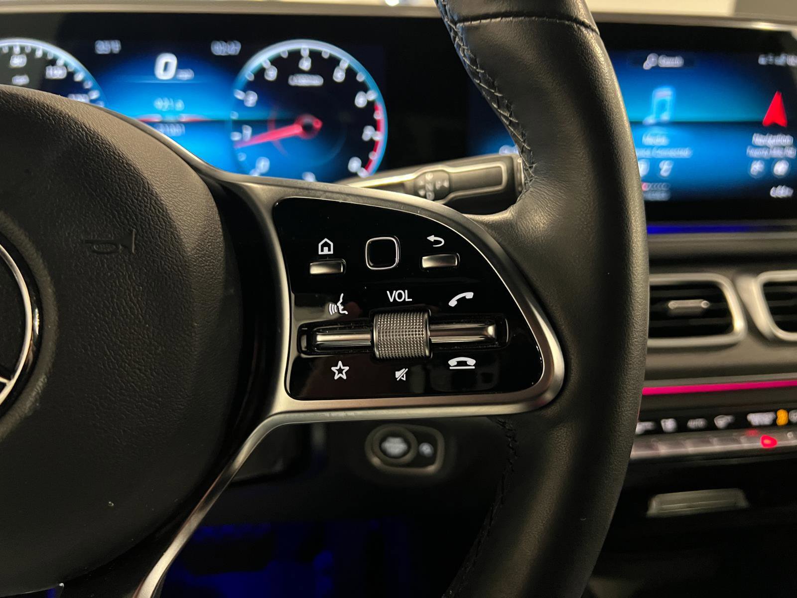 Used 2022 Mercedes-Benz GLE 350 4MATIC w/ AMG Line Exterior image 14