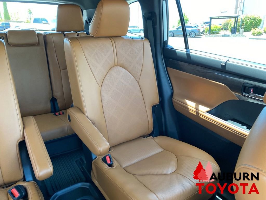 New 2026 Toyota Highlander Platinum AWD/4WD image 24