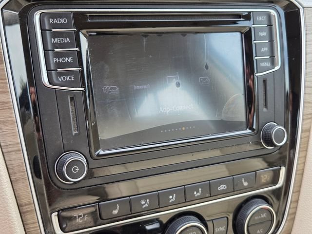 Used 2018 Volkswagen Passat 2.0T SE FWD image 21