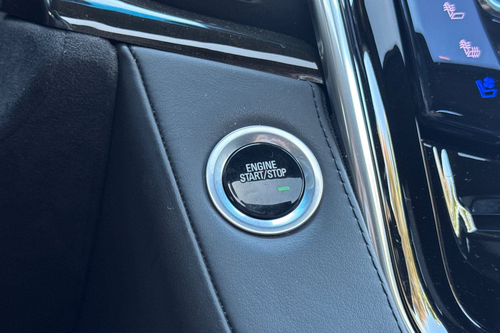 Used 2019 Cadillac Escalade ESV Platinum image 36