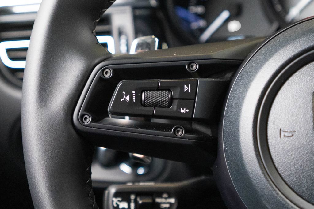 Certified 2026 Porsche Macan S AWD/4WD image 33
