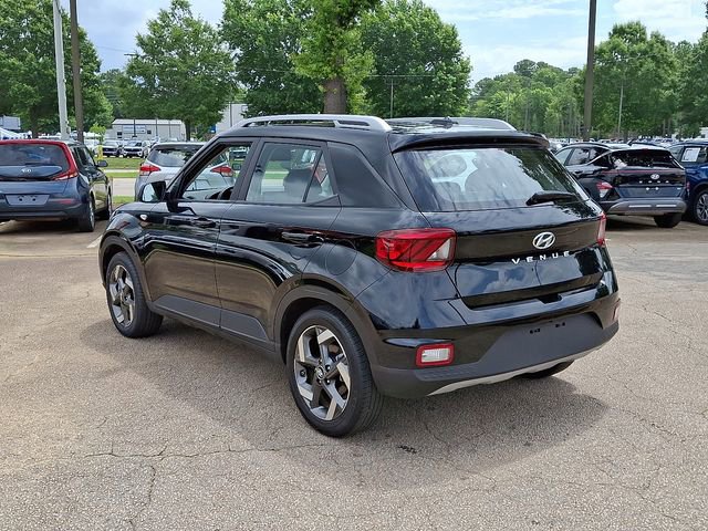 Used 2024 Hyundai Venue SEL image 4