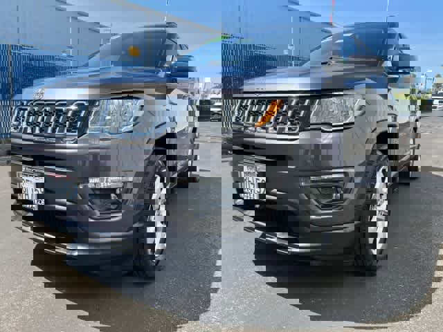 Used 2018 Jeep Compass Latitude image 9