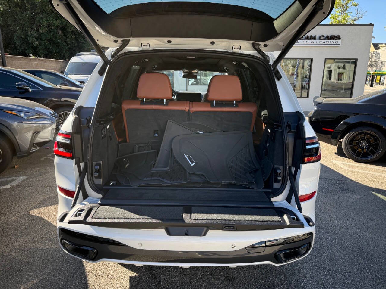 Used 2023 BMW X7 xDrive40i w/ Executive Package image 51