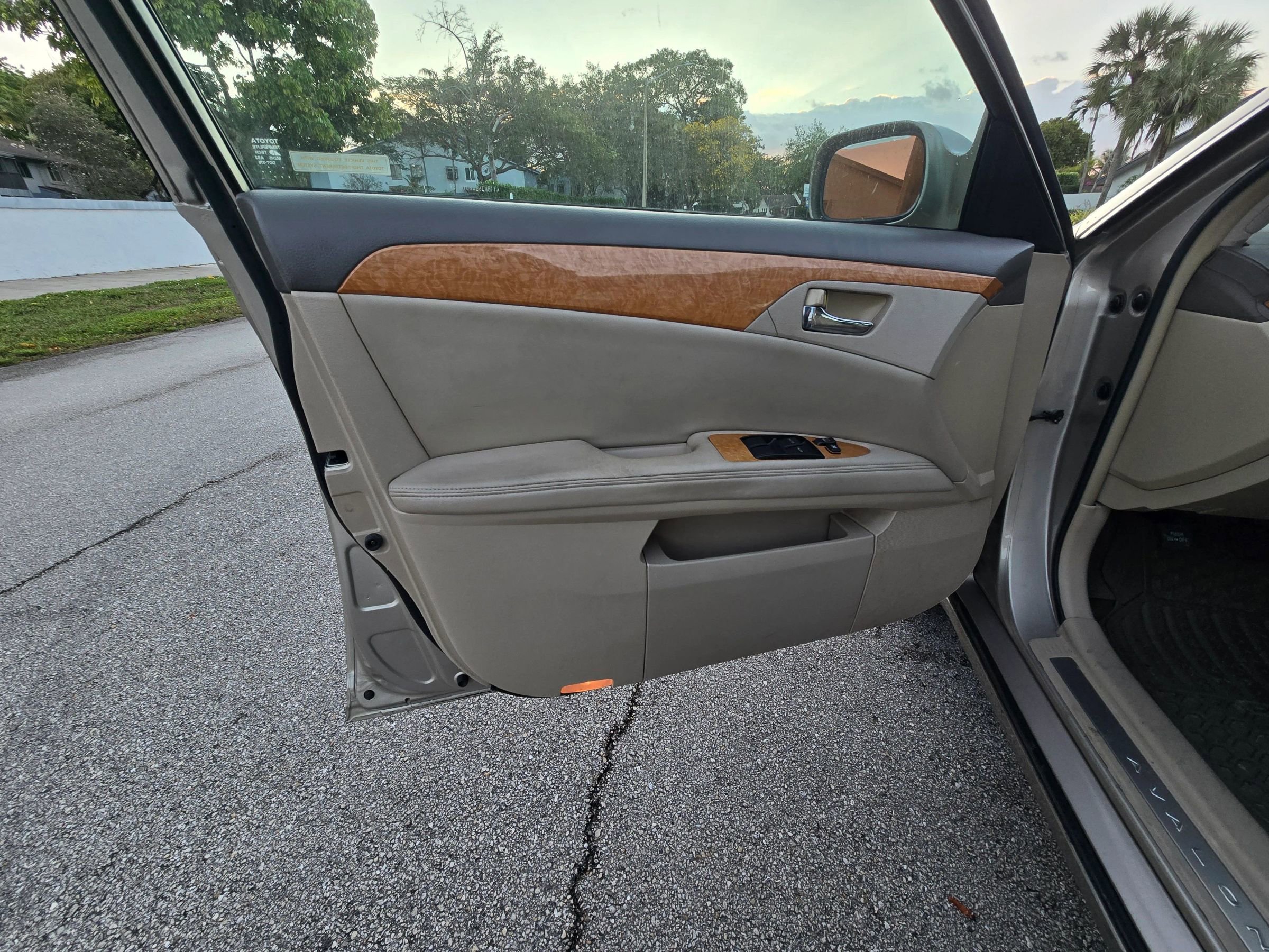 Used 2006 Toyota Avalon XLS image 33