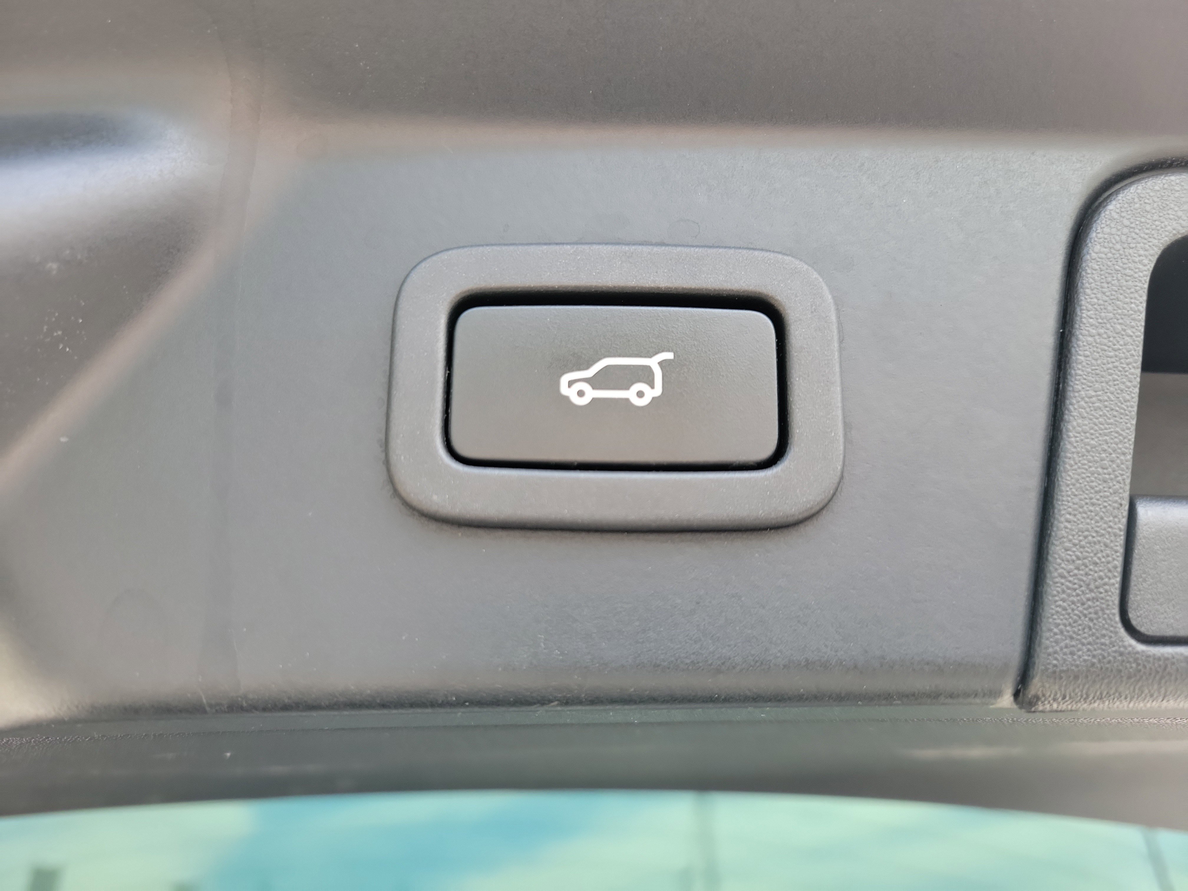Used 2019 Land Rover Range Rover Velar R-Dynamic SE image 19