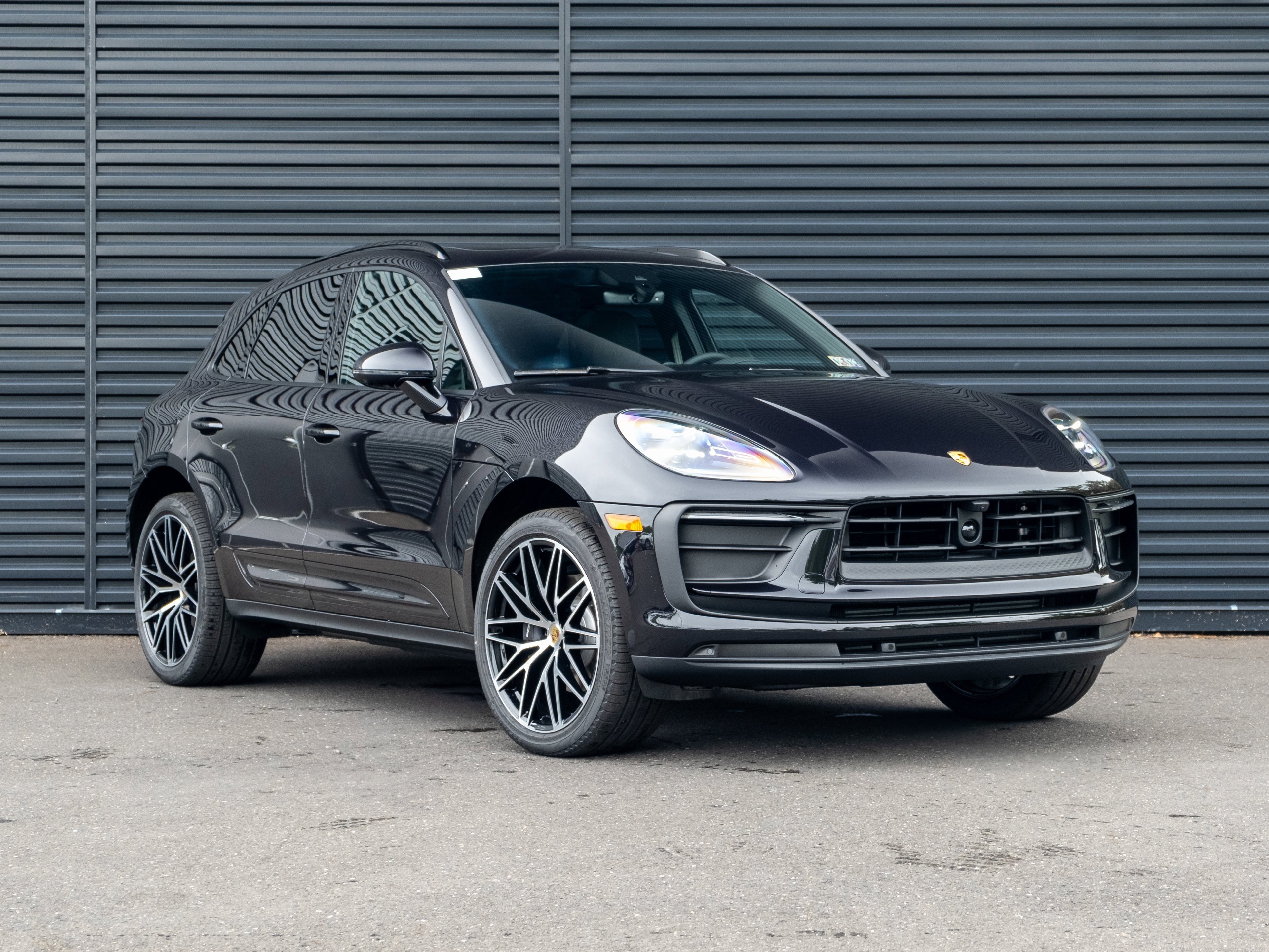 Certified 2025 Porsche Macan image 10