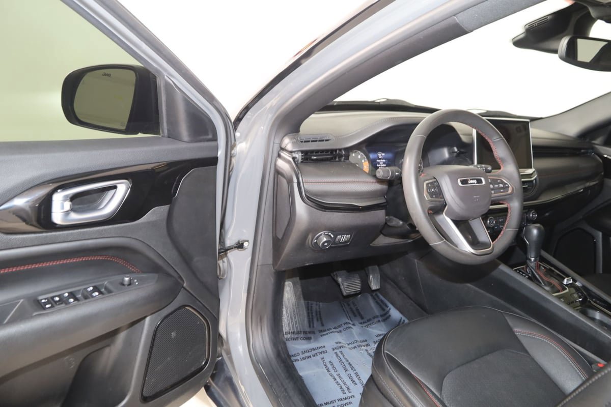 Used 2023 Jeep Compass Trailhawk w/ Trailhawk Convenience Group AWD/4WD image 45